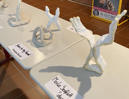 „Beziehungen“: Der Kunst-Leistungskurs lädt zur Werkschau